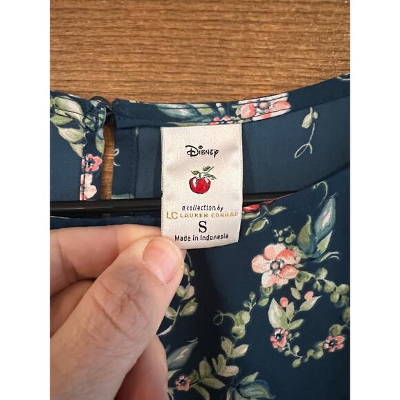 Disney Lauren Conrad Snow White Red Sequin Apple‎ Blue Blouse Woman’s Size S - Picture 8 of 8